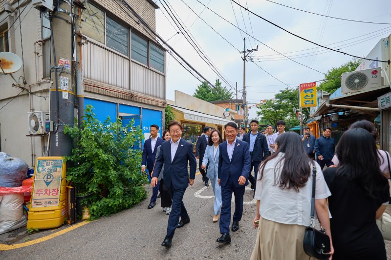 李대통령 "국민 삶 살피고 경기 회복·경제 성장 새 길 열겠다"