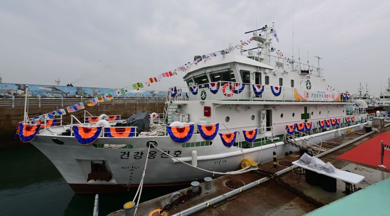 "바다 위 종합병원" 인천 신규 병원선 건강옹진호 취항