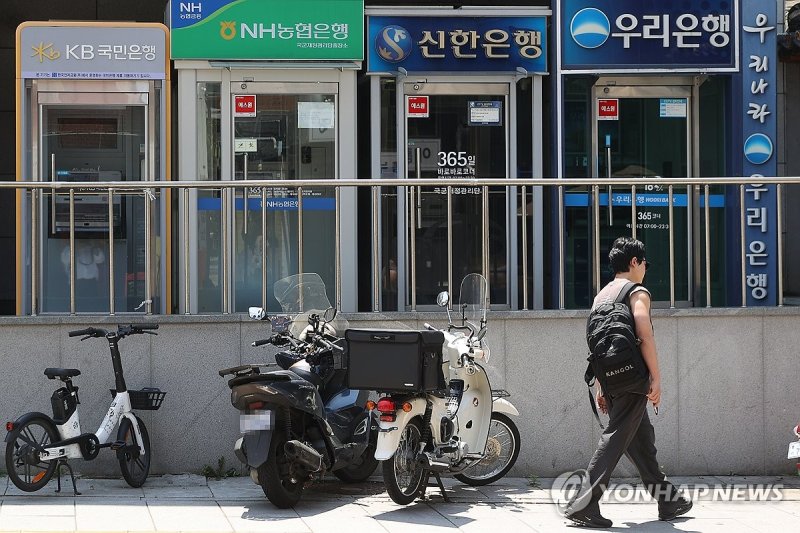 수도권에 집 산 1주택자, 반년 내 기존 집 안 팔면 주담대 회수·3년간 대출 금지