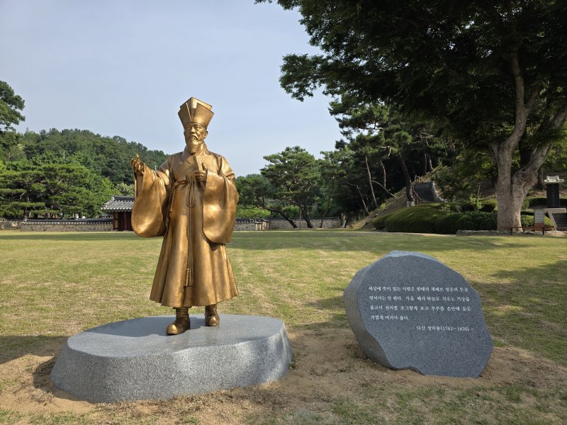 남양주시 조안면 정약용유적지에 설치된 정약용 선생의 동상. 실제와 가깝게 제작하기 위해 동상 제작 과정에서 후손들의 신체 계측 정보와 역사 기록 등이 반영됐다. (사진=남양주시 제공) photo@newsis.com *재판매 및 DB 금지