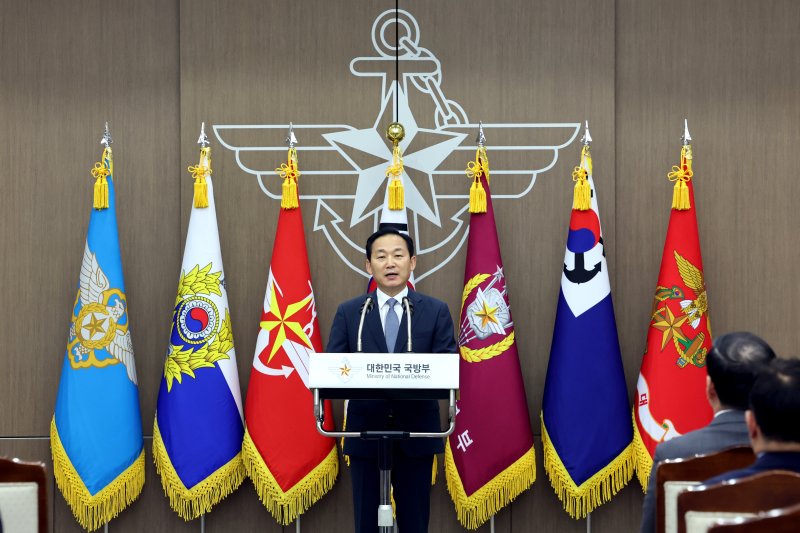 이두희 국방차관 "軍 본연 임무에 매진...변화와 혁신 이끌 것"