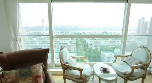 윤미라, 한강뷰 럭셔리 하우스 공개…"아꼈으면 건물주"