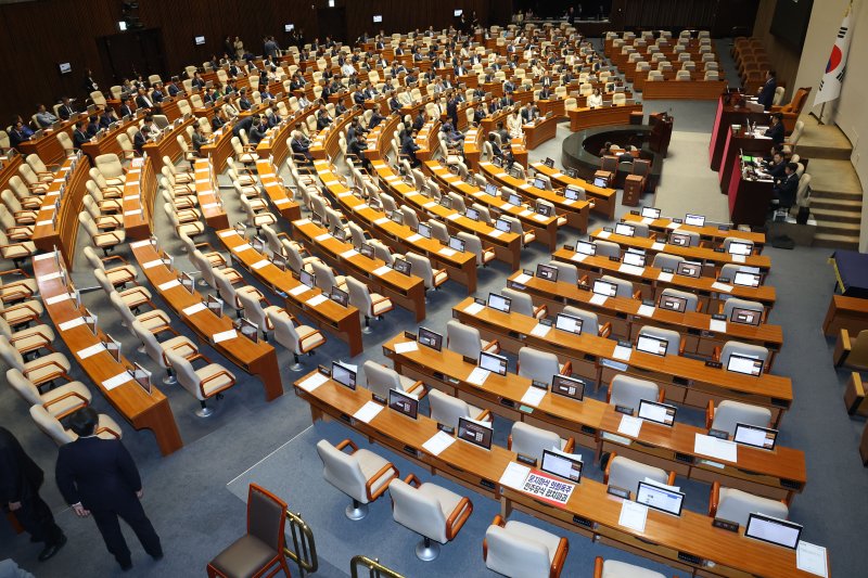 최대 55만원 소비쿠폰, 7월 중 뿌린다..31.8조 추경, 국회 통과