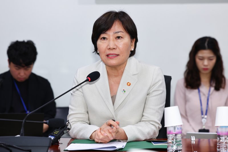 송미령 장관 여당 만나 "농가 소득과 경영 안정 입법 취지 동의"