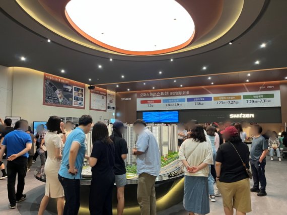 DSR 3단계 규제 비적용…‘오퍼스 한강 스위첸’ 견본주택 방문 이어져