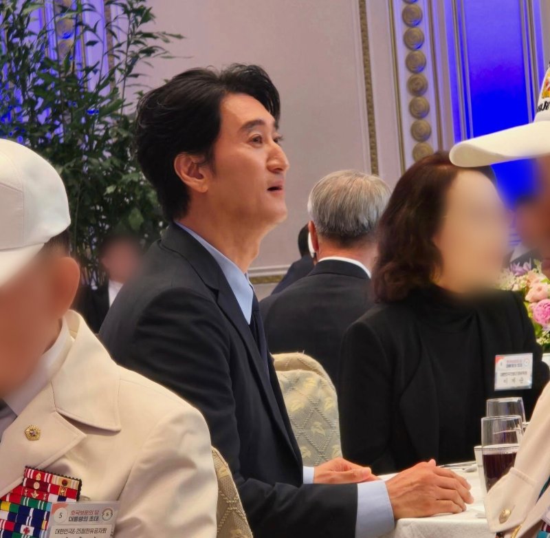 李대통령 부부 만난 신현준... "영웅을 기억합니다"