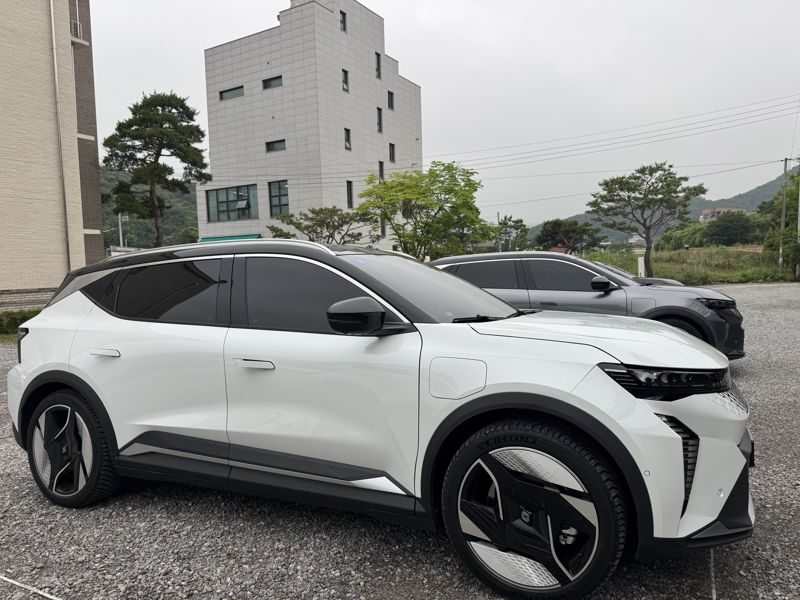 '경쾌한 유럽 감성'을 그대로….르노 전기차 '세닉' 타보니 [FN 모빌리티]