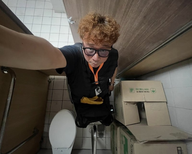 강원래, 짐더미 쌓인 장애인 화장실 비판 "장애물 불편"