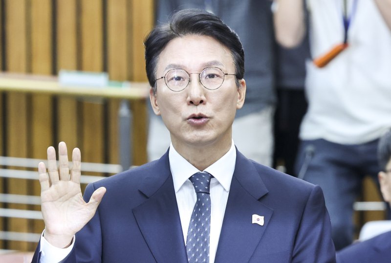 [바카라사이트 벳위즈=바카라사이트 벳위즈] 김명년 기자 = 김민석 국무총리 후보자가 24일 오전 바카라사이트 벳위즈 여의도 국회에서 열린 국무총리 임명동의에 관한 인사청문특별위원회 전체회의에서 선서하고 있다. 2025.06.24. kmn@newsis.com