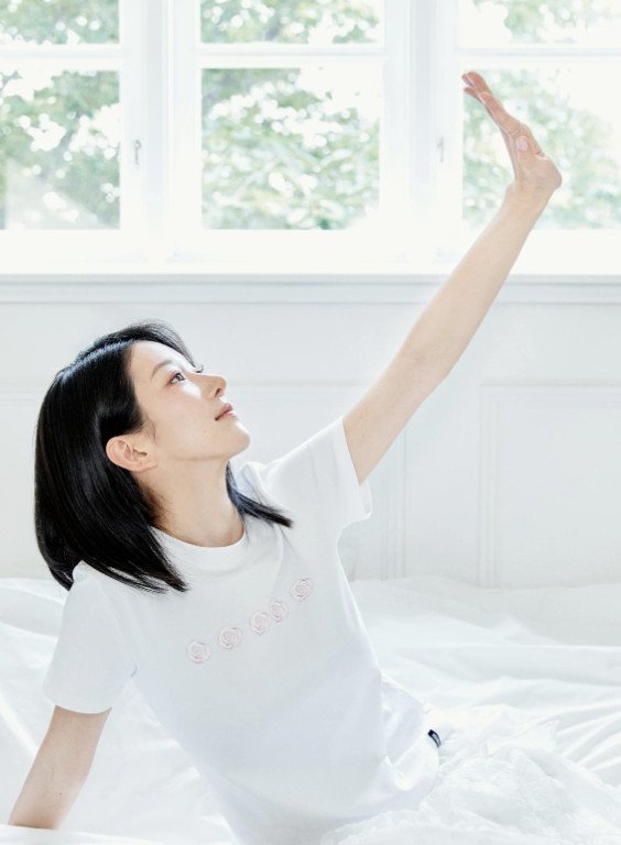 서예지, 청순 미모 과시..군살 제로 납작 배