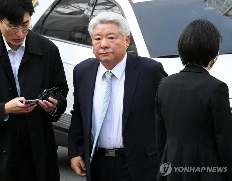 서부지법 들어서는 김홍일 변호사 (출처=연합뉴스)