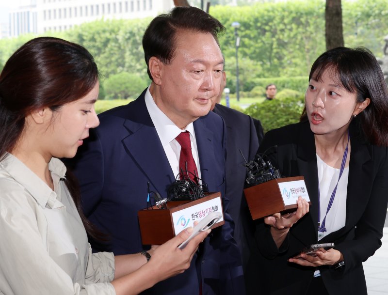 윤석열 전 대통령이 28일 오전 대면 조사를 받기 위해 서울 서초구 서울고검에 마련된 내란특검 사무실로 출석하고 있다. (공동바카라 용어) 2025.6.28/바카라 용어1 ⓒ News1 김성진 기자