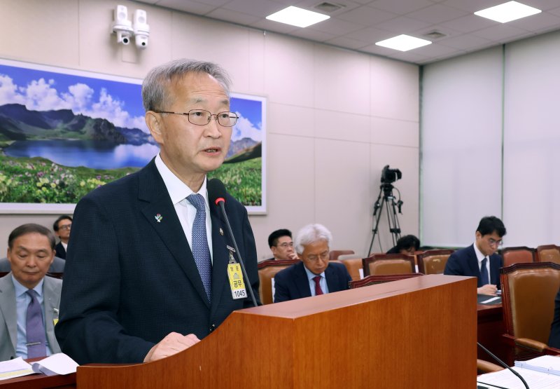 [서울=뉴시스] 고승민 기자 = 27일 서울 여의도 국회에서 열린 제426회 국회(임시회) 외교우리카지노 바카라사이트위원회 제2차 전체회의에서 김남중 우리카지노 바카라사이트부 차관이 제안설명을 하고 있다. 2025.06.28. kkssmm99@newsis.com