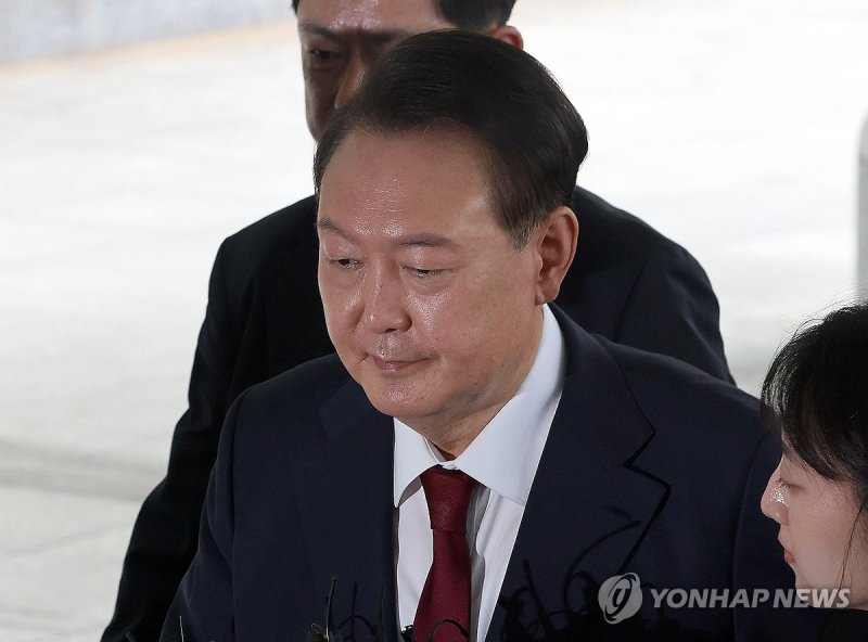 尹측, 특검 '경찰 신문'에 반발…"검사가 직접 신문해야"(종합)