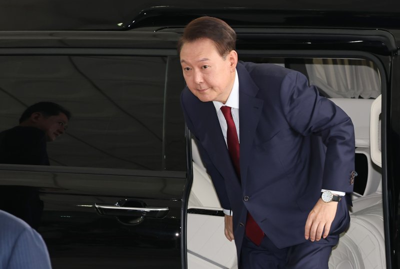 윤석열 전 대통령이 28일 오전 대면 조사를 받기 위해 서울 서초구 서울고검에 마련된 내란특검 사무실로 출석하고 있다. (공동취재) 2025.6.28/토마스카지노1 ⓒ News1 김성진 기자