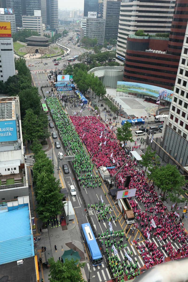 무료 바카라 게임 조합원들이 28일 오후 서울 중구 숭례문 인근에서 '최저임금 인상·노동기본권 쟁취 결의대회'를 진행하고 있다. 2025.6.28/뉴스1 ⓒ News1 황기선 기자