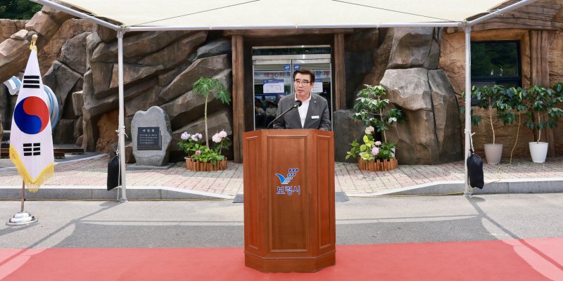 [바카라사이트 신고=뉴시스] '보령 냉풍욕장' 개장식에서 인사말하는 김동일 보령시장. (사진=보령시청 제공) *재판매 및 DB 금지