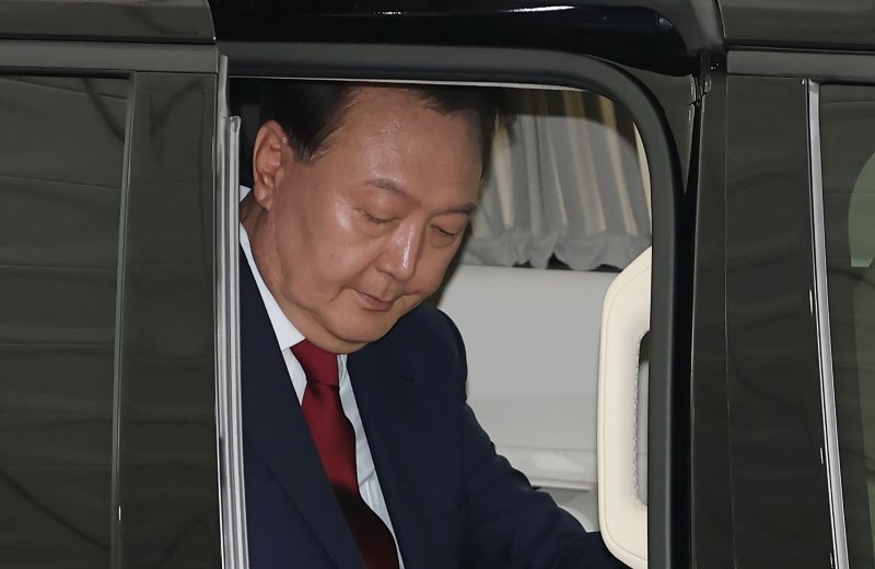 윤석열 전 대통령이 28일 오전 대면 안전한 바카라사이트를 받기 위해 서울 서초구 서울고검에 마련된 내란특검 사무실로 출석하고 있다. (공동취재) 2025.6.28/뉴스1 ⓒ News1 김성진 기자