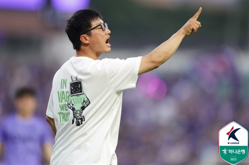 [안양=뉴시스]K리그1 바카라 게임 이정효 감독. (사진=한국프로축구연맹 제공)