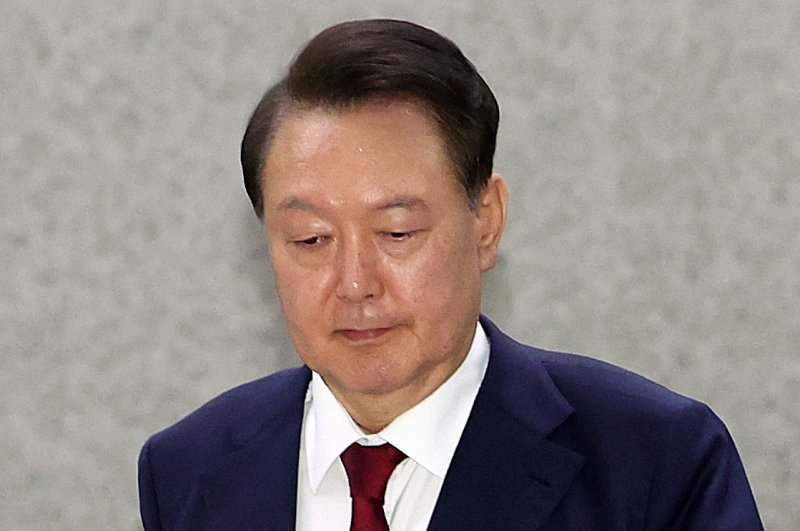 윤석열 전 대통령이 29일 새벽 서울 서초구 서울고등검찰청 청사에 마련된 내란특검 사무실에서 피의자 신분으로 바카라사이트 소울카지노를 마친 뒤 귀가하고 있다.(공동취재) ⓒ News1 김성진 기자