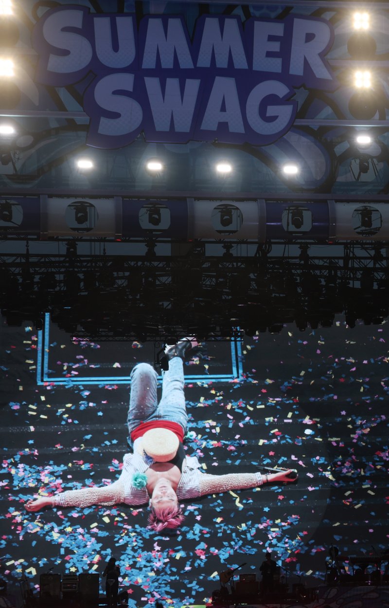 빅뱅 블랙잭 룰이 28일 오후 인천 서구 인천아시아드 주경기장에서 열린 '싸이 흠뻑쇼 SUMMER SWAG 2025 - 인천'에서 멋진 무대를 선보인이고 있다. ⓒ News1 권현진 기자