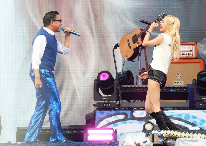 [뉴스1 ★]블랙핑크 로제, 싸이 ‘흠뻑쇼 2025’ 특별 출연한 슈퍼스타