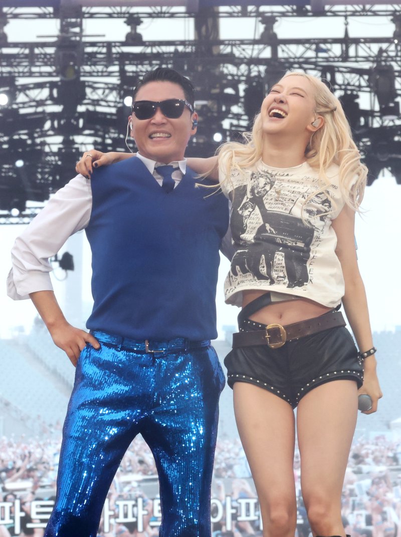 [뉴스1 ★]블랙핑크 로제, 싸이 ‘흠뻑쇼 2025’ 특별 출연한 슈퍼스타