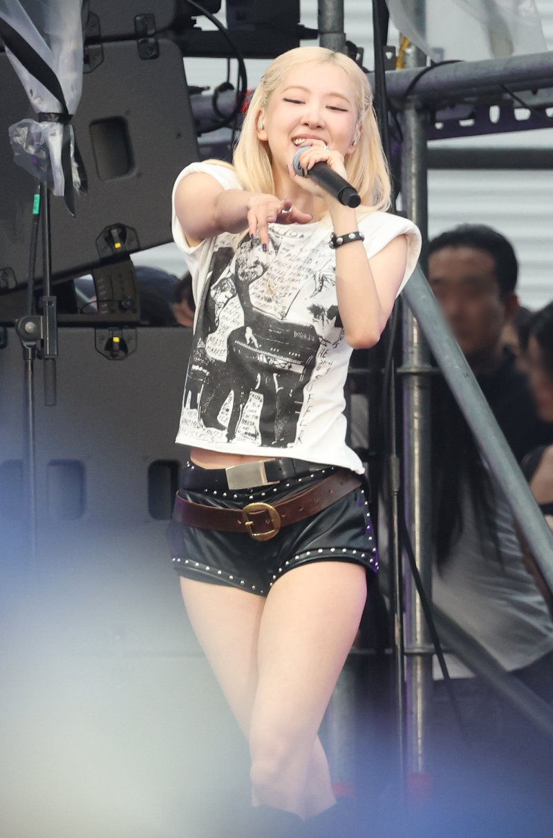 [뉴스1 ★]블랙핑크 로제, 싸이 ‘흠뻑쇼 2025’ 특별 출연한 슈퍼스타