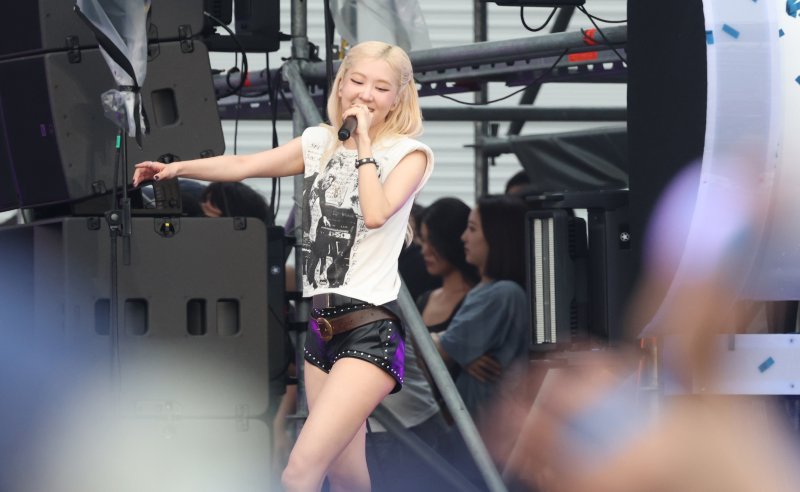 [뉴스1 ★]블랙핑크 로제, 싸이 ‘흠뻑쇼 2025’ 특별 출연한 슈퍼스타