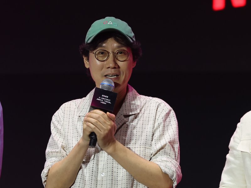 황동혁 감독이 28일 오후 서울광장에서 열린 오징어 애니타임 카지노 시즌3 글로벌 피날레 무대인사에서 발언을 하고 있다. 2025.6.28/뉴스1 ⓒ News1 황기선 기자