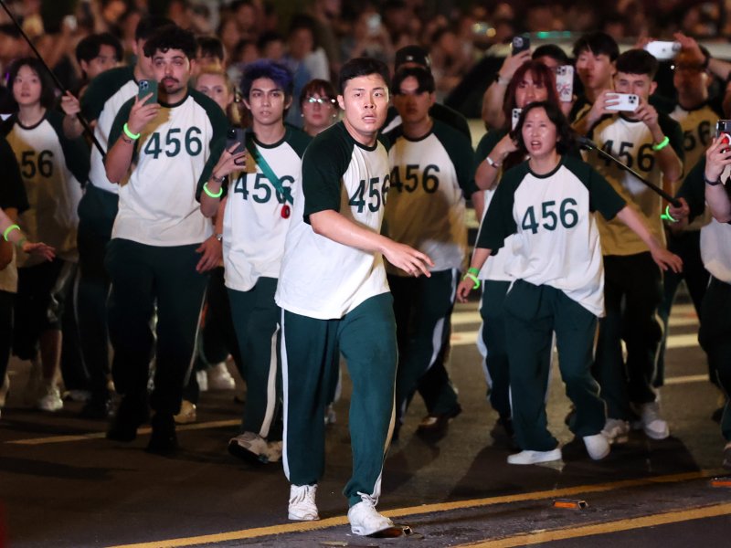 28일 오후 서울 광화문광장에서 애니타임 카지노까지 '오징어 게임 시즌3 글로벌 피날레 퍼레이드'가 진행되고 있다. 2025.6.28/뉴스1 ⓒ News1 황기선 기자