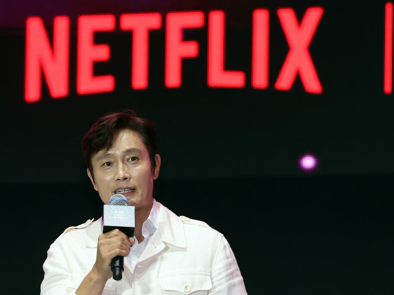 배우 이병헌이 28일 오후 서울광장에서 열린 오징어애니타임 카지노 시즌3 글로벌 피날레 무대인사에서 발언을 하고 있다. 2025.6.28/뉴스1 ⓒ News1 황기선 기자