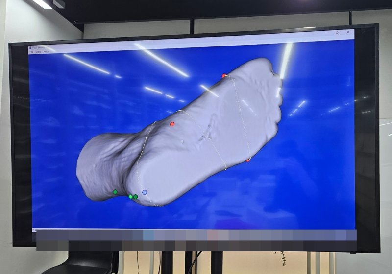 3D 스캐너를 통해 발 형상을 측정한 모습.ⓒ 뉴스1/김진희 기자.