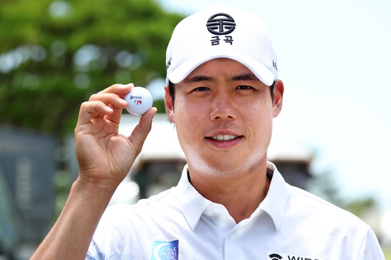 [서울=뉴시스] 한국프로골프(KPGA) 투어 군산CC 오픈 최종 라운드에서 홀인원을 기록한 브랜드토토. (사진=KPGA 제공) *재판매 및 DB 금지