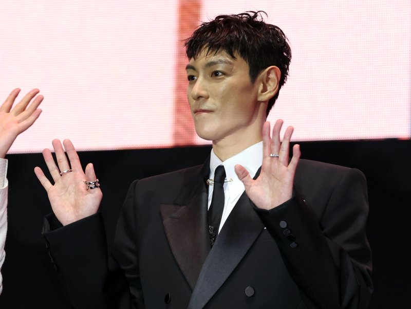 탑, 대마초 파문 후 8년만에 첫 공식석상…'오겜3' 이벤트 참석 '핼쑥'