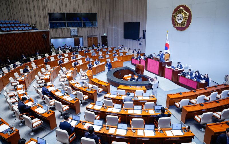 29일 서울 여의도 국회에서 열린 예산결산특별위원회 제424회국회(임시회) 제2차 전체회의에서 박정 위원장이 의사봉을 두드리고 있다. 2025.4.29/뉴스1 ⓒ News1 안은나 기자