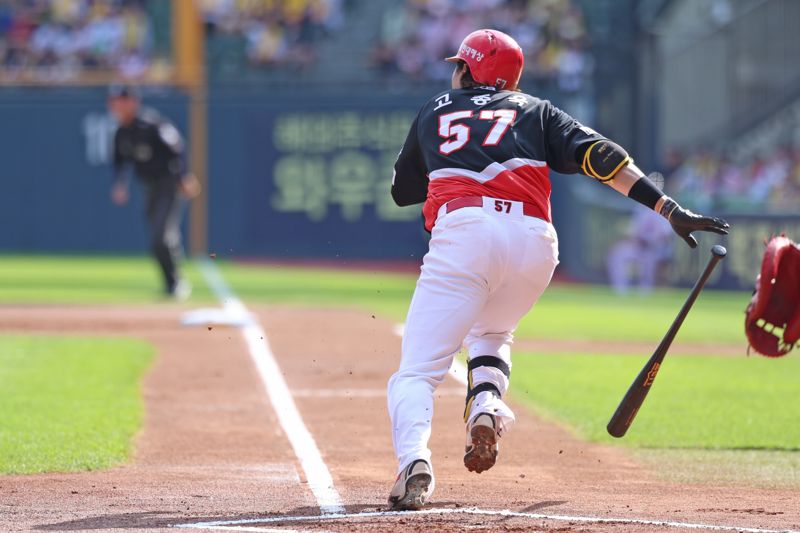 "떠날 준비 했던" 베테랑의 눈물, 고종욱은 아직도 ‘야구 중’이다 [전상일의 온더스팟]
