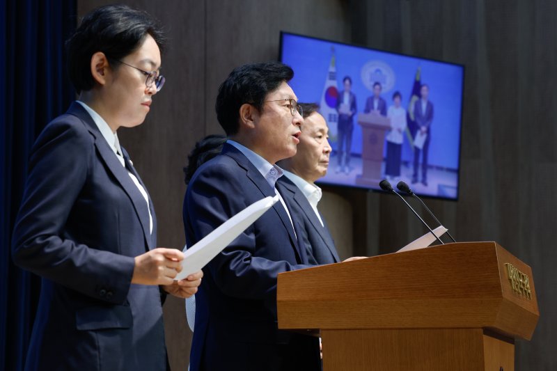 국회 예산결산특별위원회 소속 조지연(왼쪽부터), 박형수, 조배숙, 김기웅 국민의힘 의원이 29일 서울 여의도 국회 소통관에서 '민주당의 독단적 예결위 운영 규탄 기자회견'을 하고 있다. 2025.6.29/뉴스1 ⓒ News1 안은나 기자