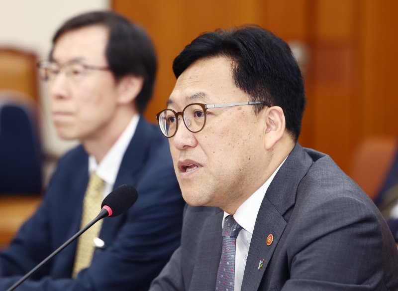 김병환 "채무탕감 관련 도박빚 심사..외국인 포함 여부 살필 것"