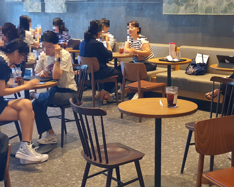 [르포]플라스틱 빨대 재도입한 스타벅스… 편의성이냐, 환경 가치냐