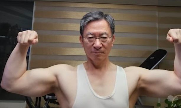 "마동석인 줄..." 법무장관 후보, 터질듯한 팔 근육 화제