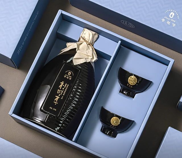 '오겜3'서 10분 넘게 노출…이정재 건배한 '만찬주' 뭐길래