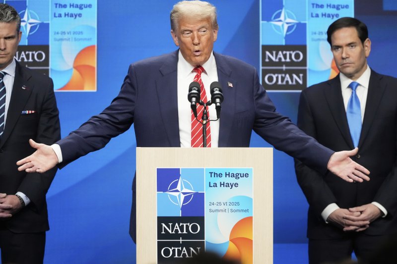 [헤이그=AP/뉴시스] 도널드 트럼프 미국 대통령이 지난달 25일(현지 시간) 네덜란드 헤이그에서 열린 북대서양조약기구(나토) 정상회의에 참석한 뒤 기자회견하고 있다. 트럼프 대통령은 이란이 더는 핵 개발에 나서지 않을 것이며, 내주 이란과 회담할 예정이라고 밝혔다. 2025.07.01.