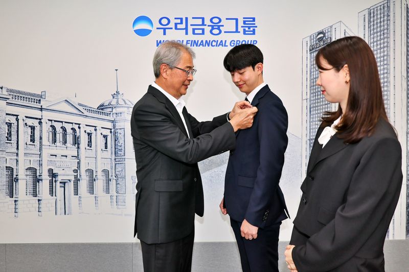 임종룡 우리금융 회장 "은행·증권·보험·카드 포괄 종합금융 완성...재도약 큰 걸음 내디딘 날"