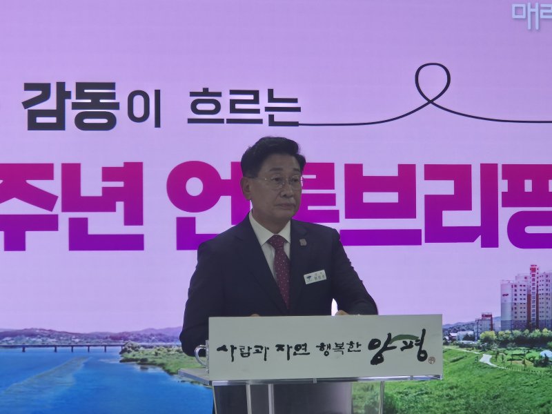 전진선 경기 양평군수가 1일 군청 대회의실에서 열린 민선8기 취임 3주년 기자회견에서 취재진의 질문을 받고 있다.2025.07.01/뉴스1 양희문 기자