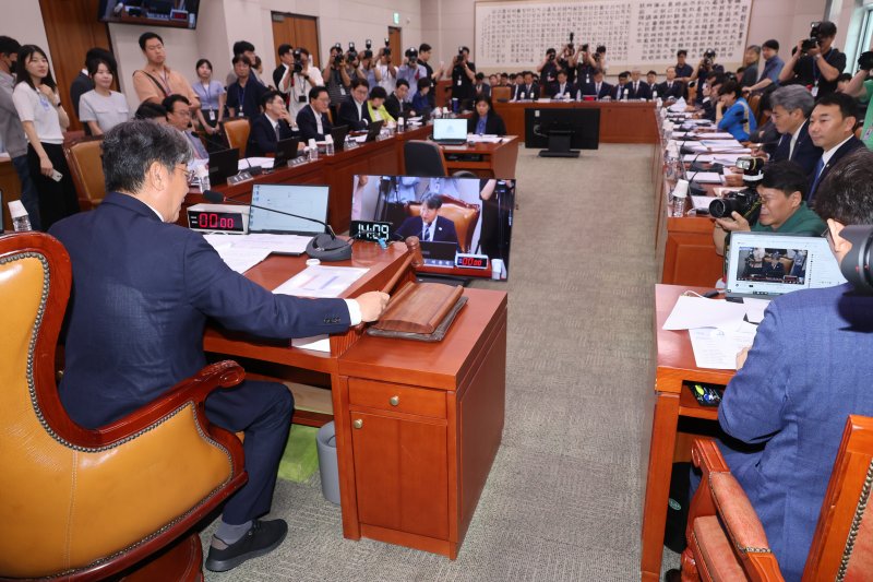이춘석 국회 법제사법원회 위원장이 1일 서울 여의도 국회에서 열린 제426회국회(임시회) 제1차 전체회의에서 의사봉을 두드리고 있다. 2025.7.1/메이저 바카라사이트1 ⓒ News1 안은나 기자