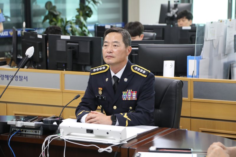 [보령=뉴시스] 보령해양경찰서 제12대 바카라 전략 이근영 총경이 취임했다.(사진=보령해양경찰서 제공) 2025.07.01. photo@newsis.com *재판매 및 DB 금지
