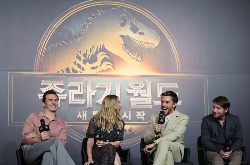 할리우드 배우 루퍼트 프렌드(왼쪽부터), 실시간-바카라사이트렛 요한슨, 조나단 베일리, 가렛 에드워즈 감독이 1일 오후 서울 종로구 포시즌스 호텔 서울에서 열린 영화 '쥬라기 월드 : 새로운 시작’ 내한 기자회견에 참석하고 있다. '쥬라기 월드 : 새로운 시작'은 인간과 공룡이 공존하는 세상에서 공룡의 DNA를 활용한 신약 개발 과정을 다룬 이야기로, 2일 전 세계 동시 개봉한다. 2025.7.1/실시간-바카라사이트1 ⓒ News1 김진환 기자