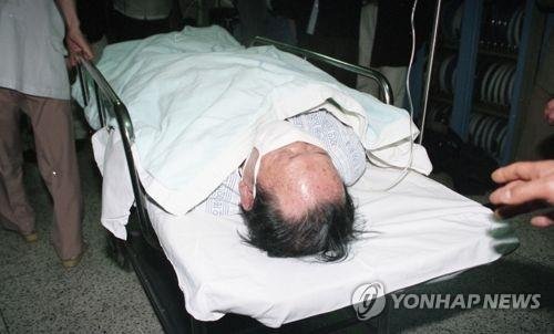 뇌졸증 호소하는 정태수 회장 (출처=연합뉴스)