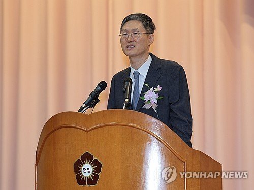 퇴임사 하는 문형배 헌재소장 권한대행 (출처=연합뉴스)